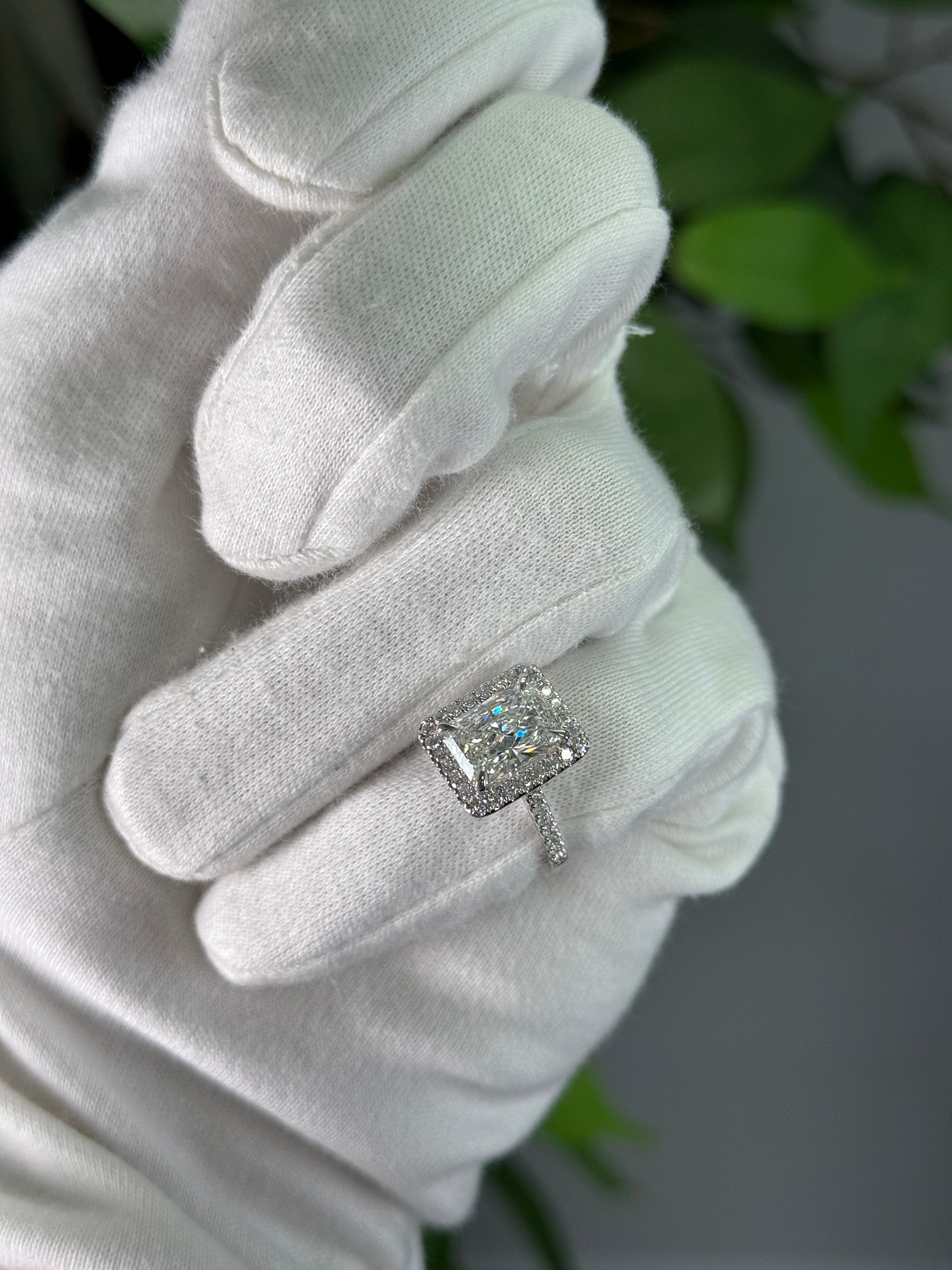 Radiant Engagement Ring  3.50 Carats | 18K Gold | 4.1g