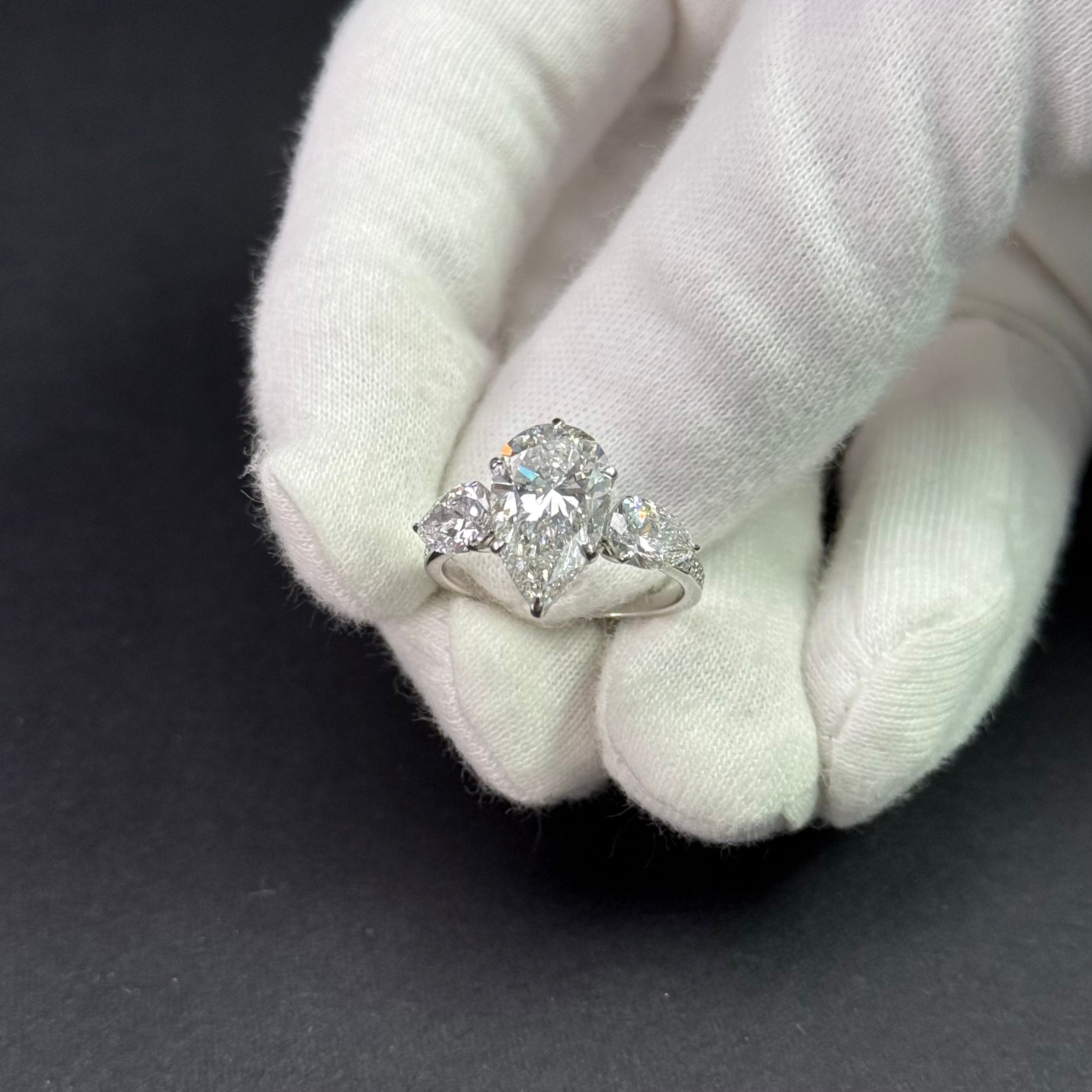 Triple Pear Shape Engagement Ring 4.03 Carats | 18K Gold | 4.2g