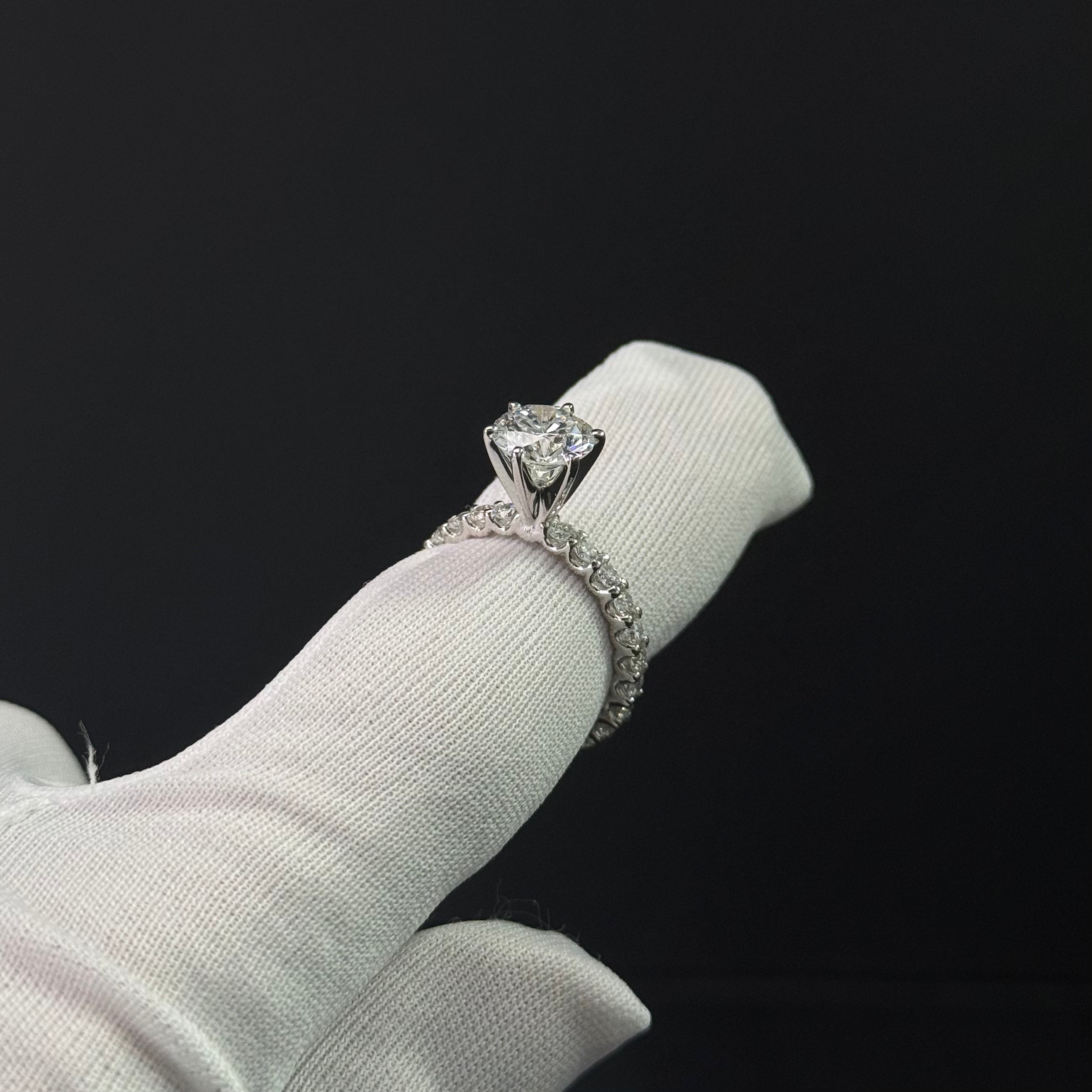 Round Shape Engagement Ring 3.2 Carats | 14K Gold | 3.9g