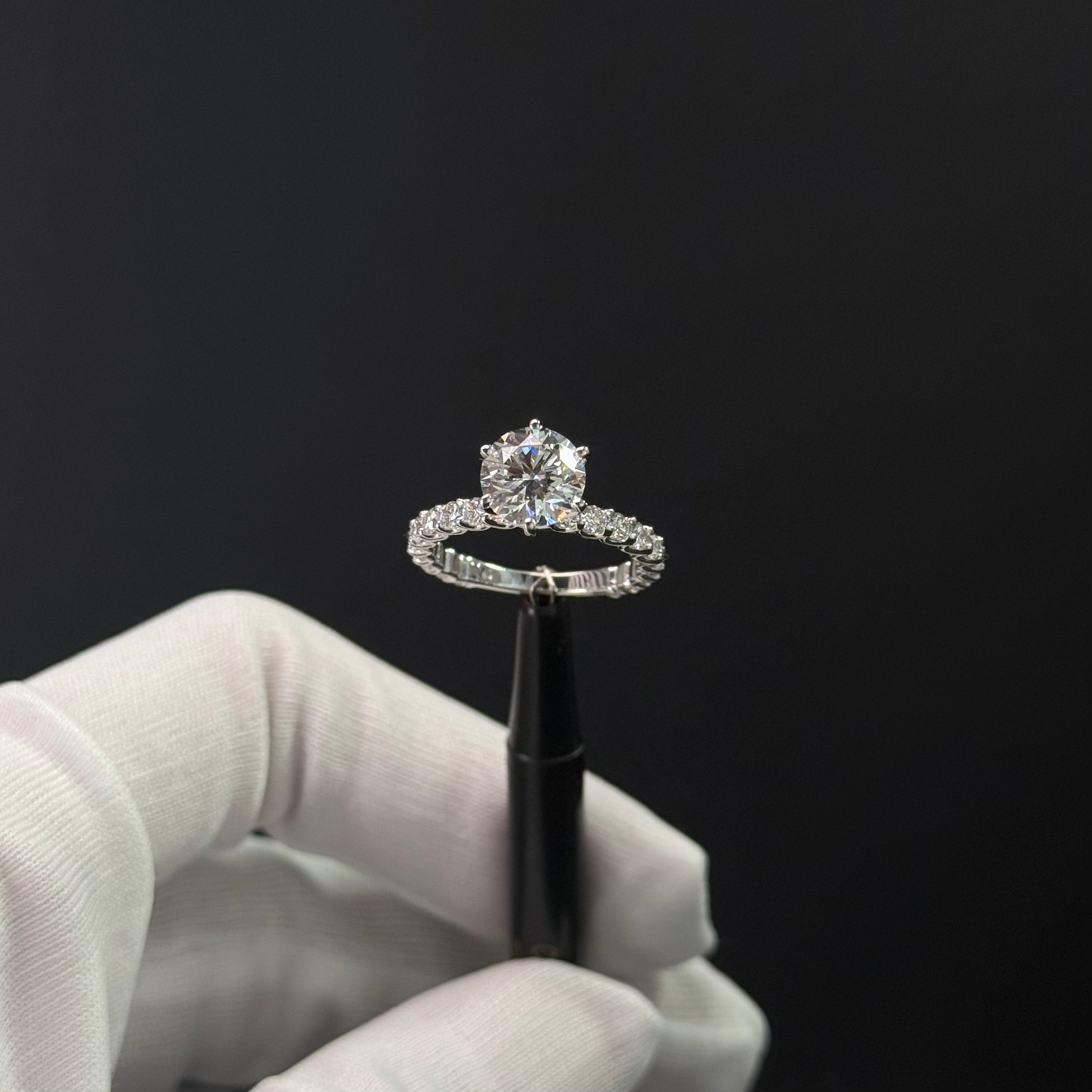 Round Shape Engagement Ring 3.2 Carats | 14K Gold | 3.9g
