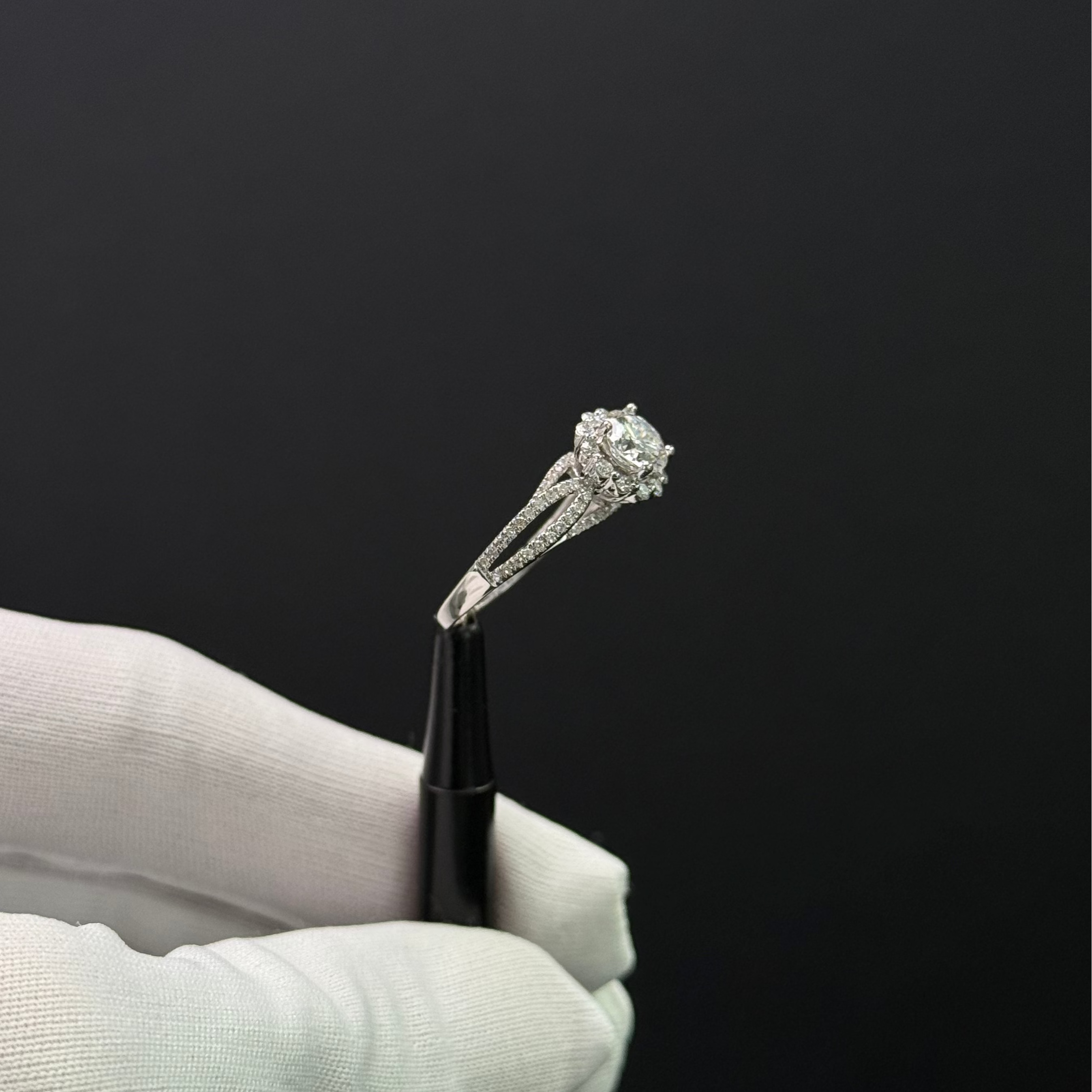 Engagement Ring Round Shape