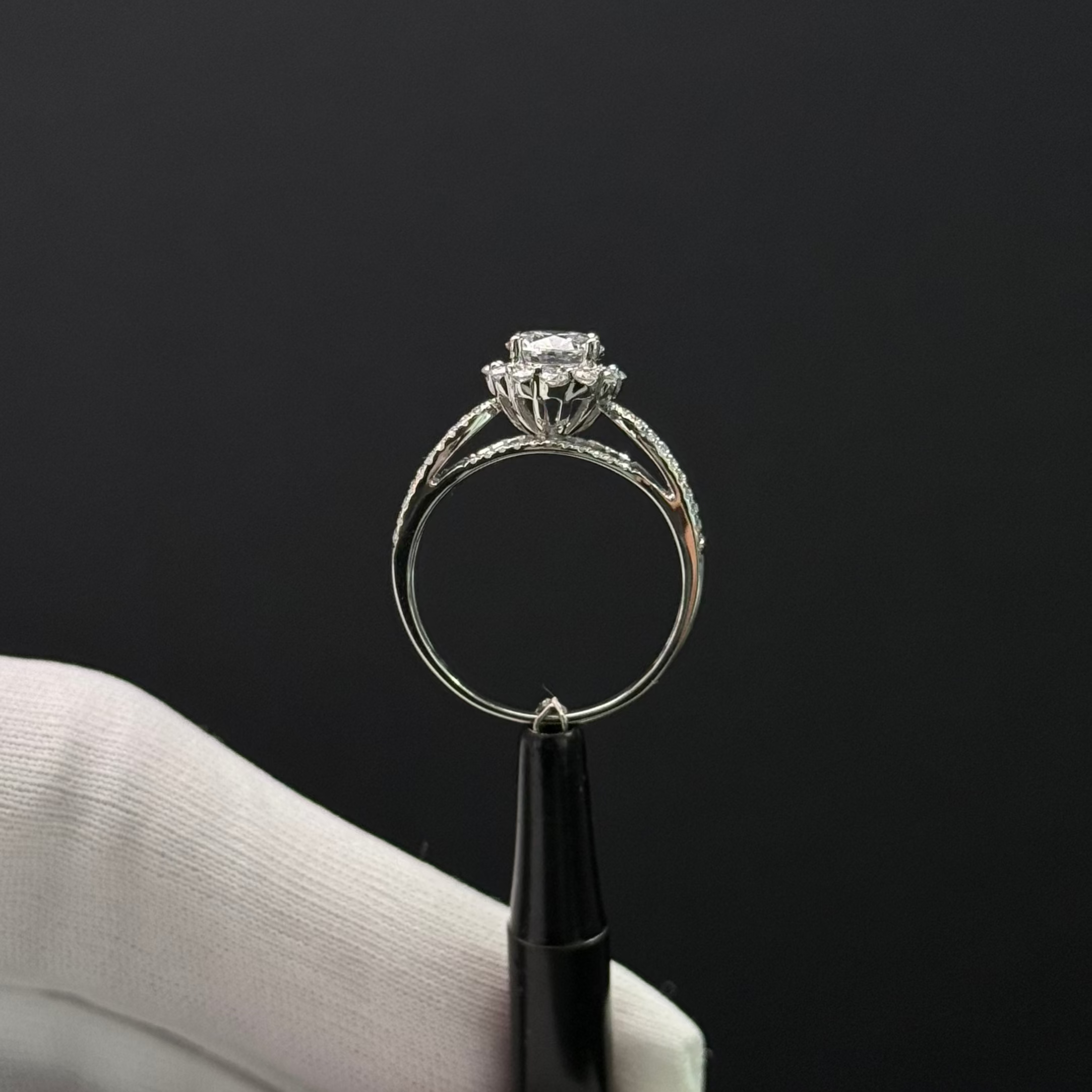 Engagement Ring Round Shape