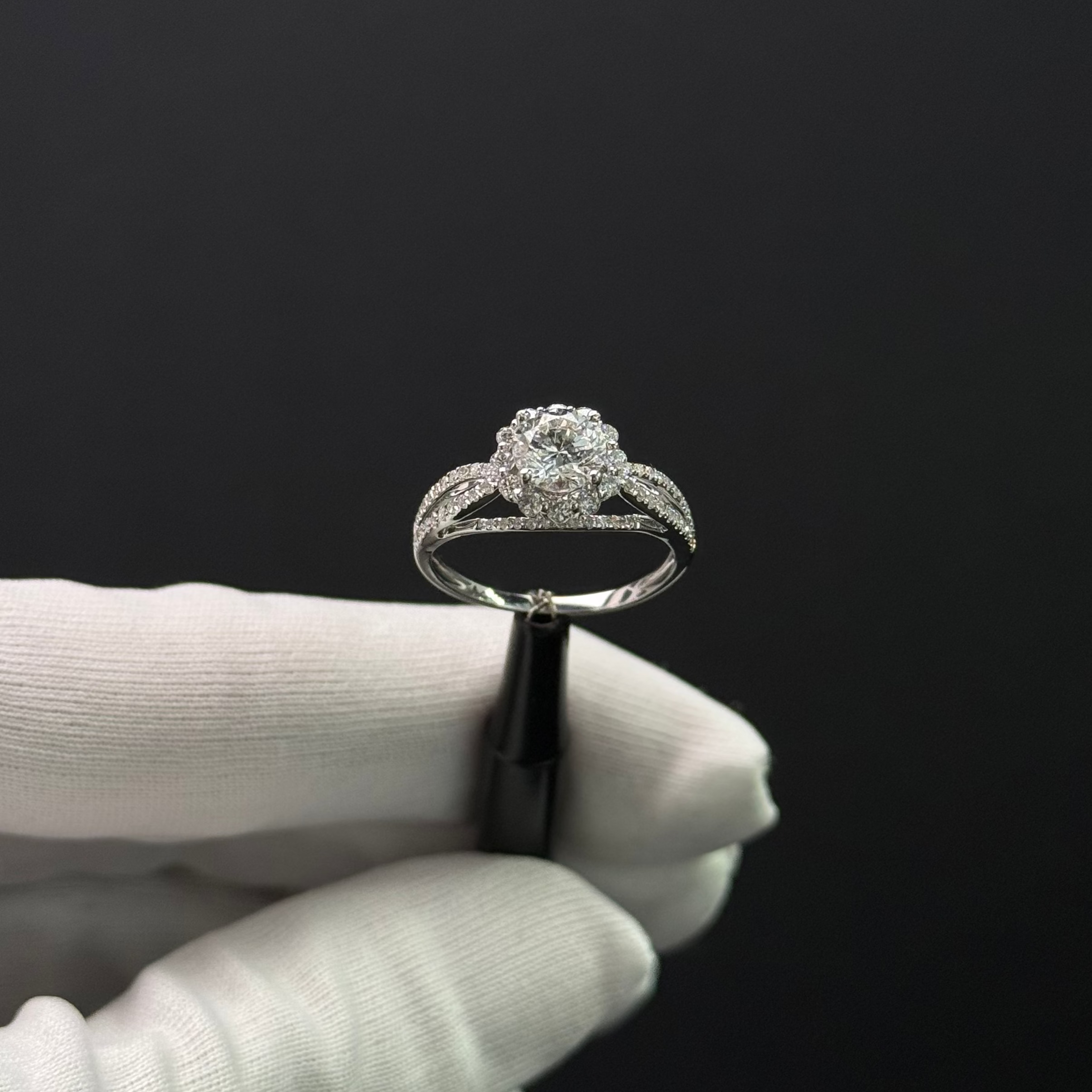 Engagement Ring Round Shape